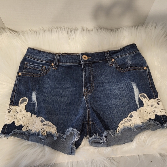 Ardene Blue Denim Shorts, Size 9 (30) - Picture 3 of 5